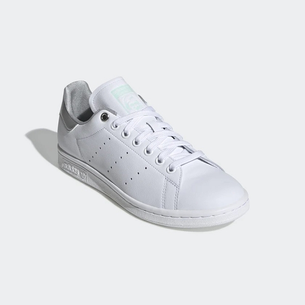 stan smith w g27907