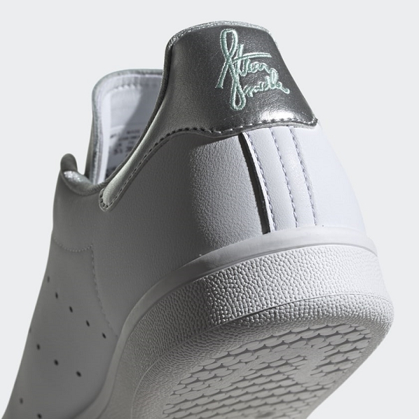 stan smith w g27907