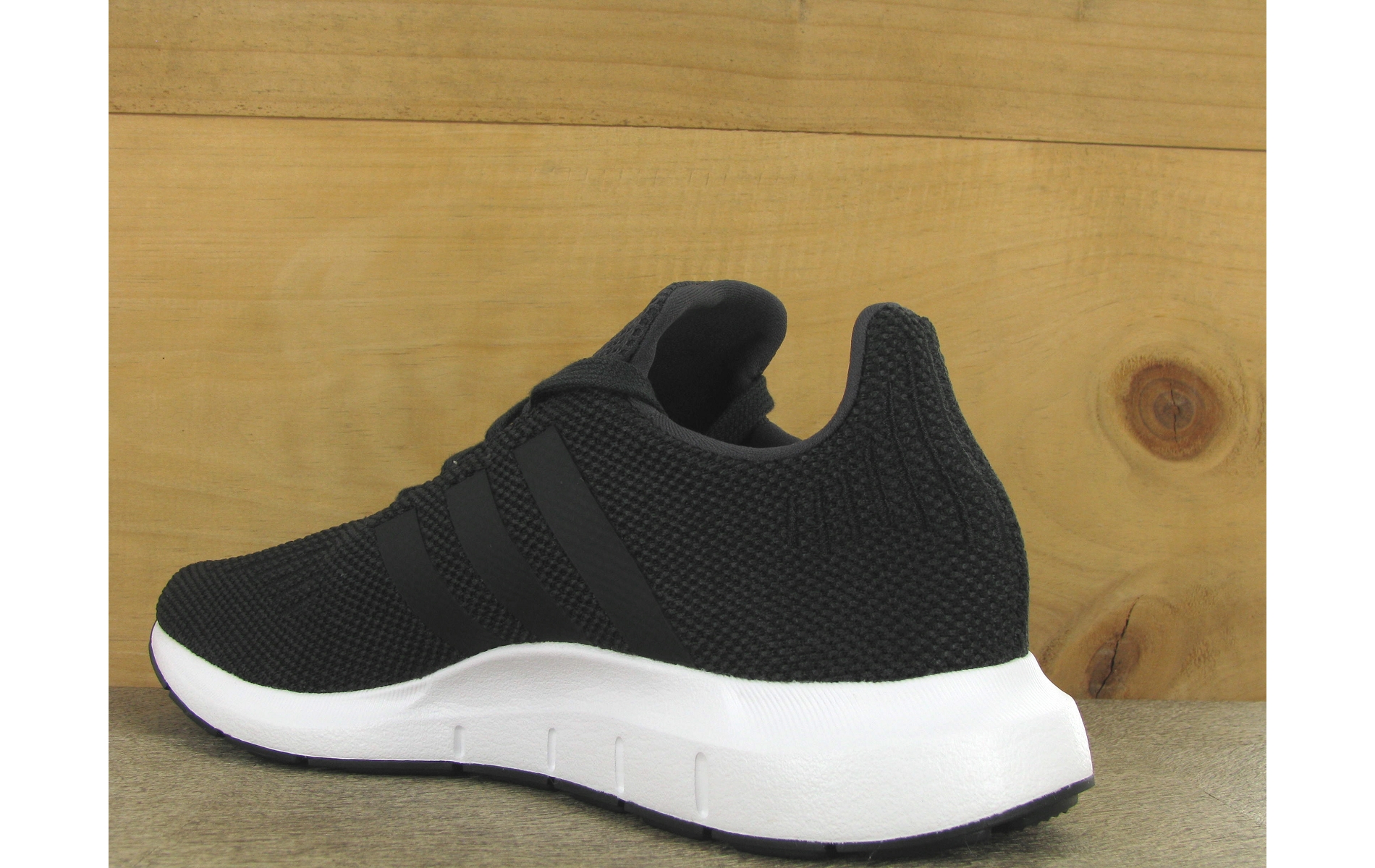 adidas swift run blanche et noir